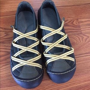 J-sport lace up sporty shoe! 8.5 size!